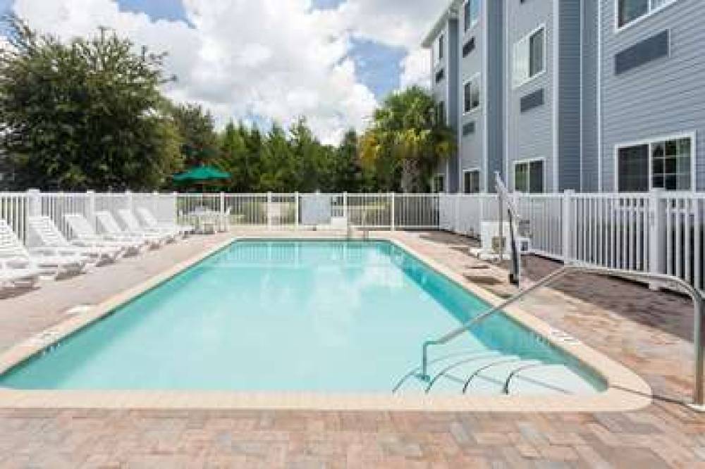 Microtel Inn & Suites By Wyndham Spring Hill/Weeki Wachee 4