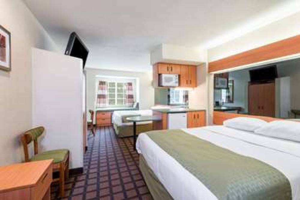 Microtel Inn & Suites By Wyndham Uncasville 10