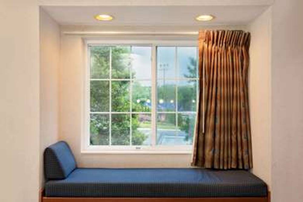 Microtel Inn & Suites By Wyndham Winston Salem 2