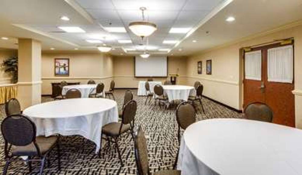 MONTE CARLO INN BRAMPTON SUITES 10