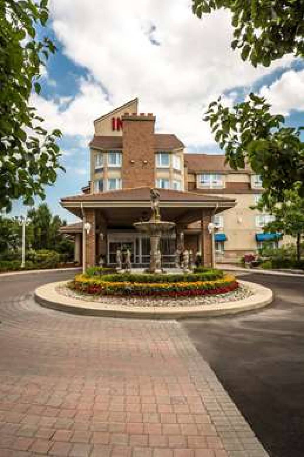 MONTE CARLO INN BRAMPTON SUITES 4