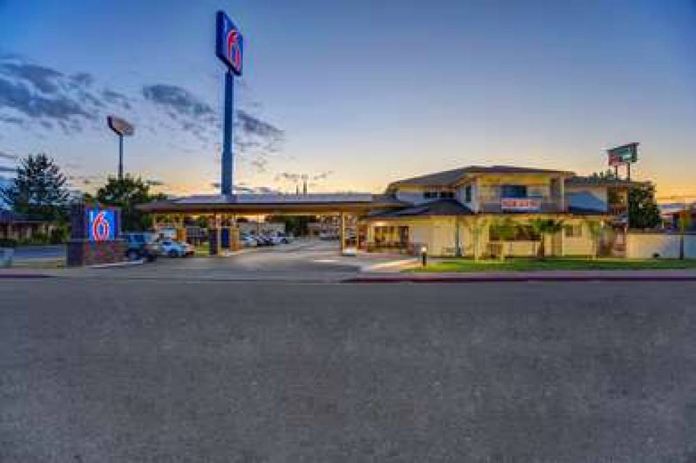 Motel 6 Anderson Redding Airport 2