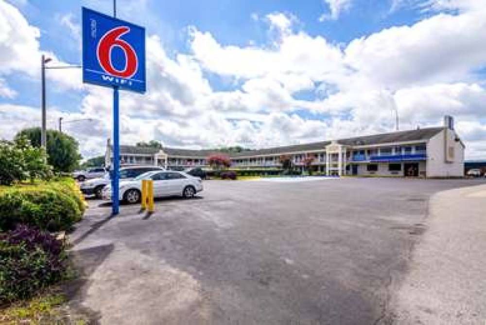 Motel 6 Anniston AL 1