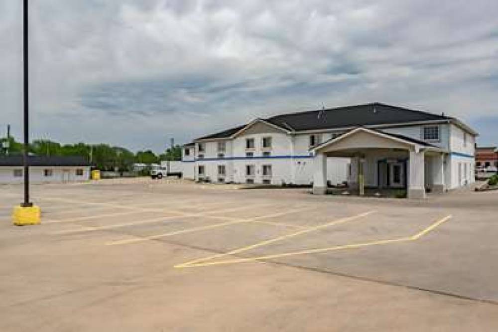 MOTEL 6 AUGUSTA KS 5