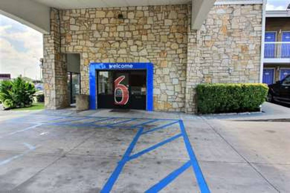 Motel 6 Austin Central-S Univ Of TX 6