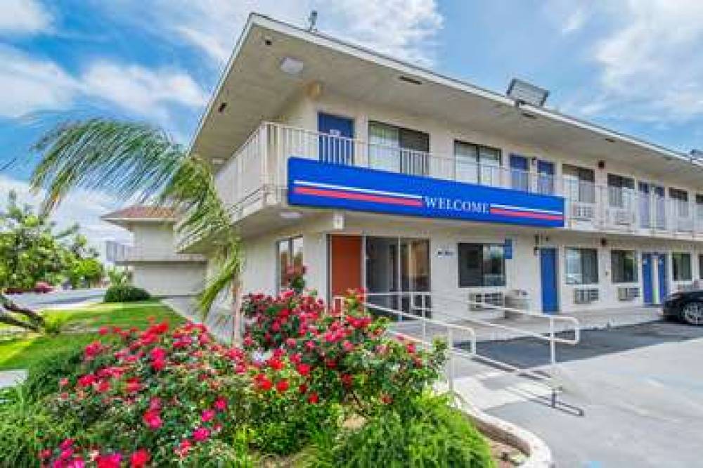 Motel 6 Bakersfield Airport 2