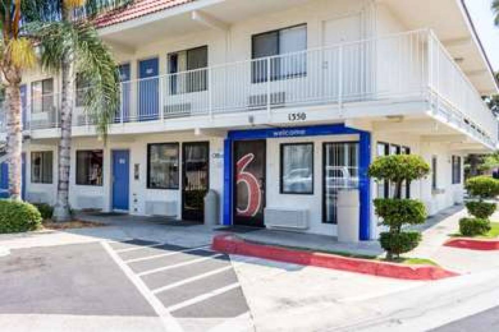 Motel 6 Bakersfield Convention Cent 1