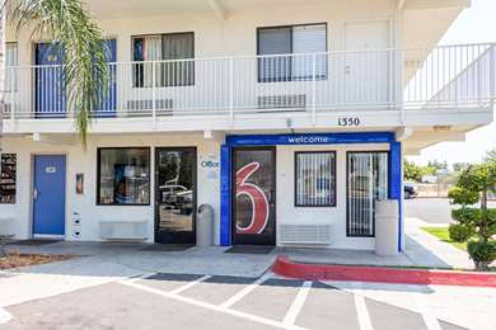 Motel 6 Bakersfield Convention Cent 2