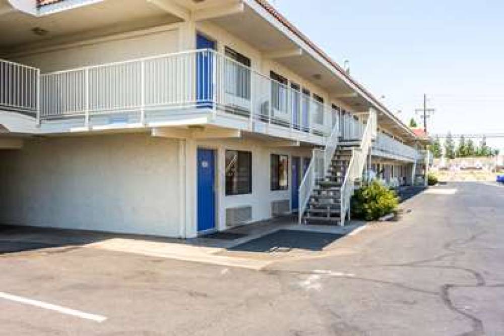 Motel 6 Bakersfield Convention Cent 3