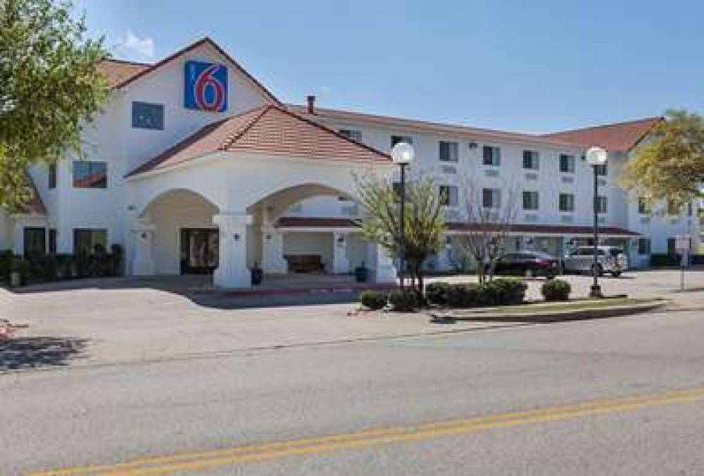 Motel 6 Bedford TX 4