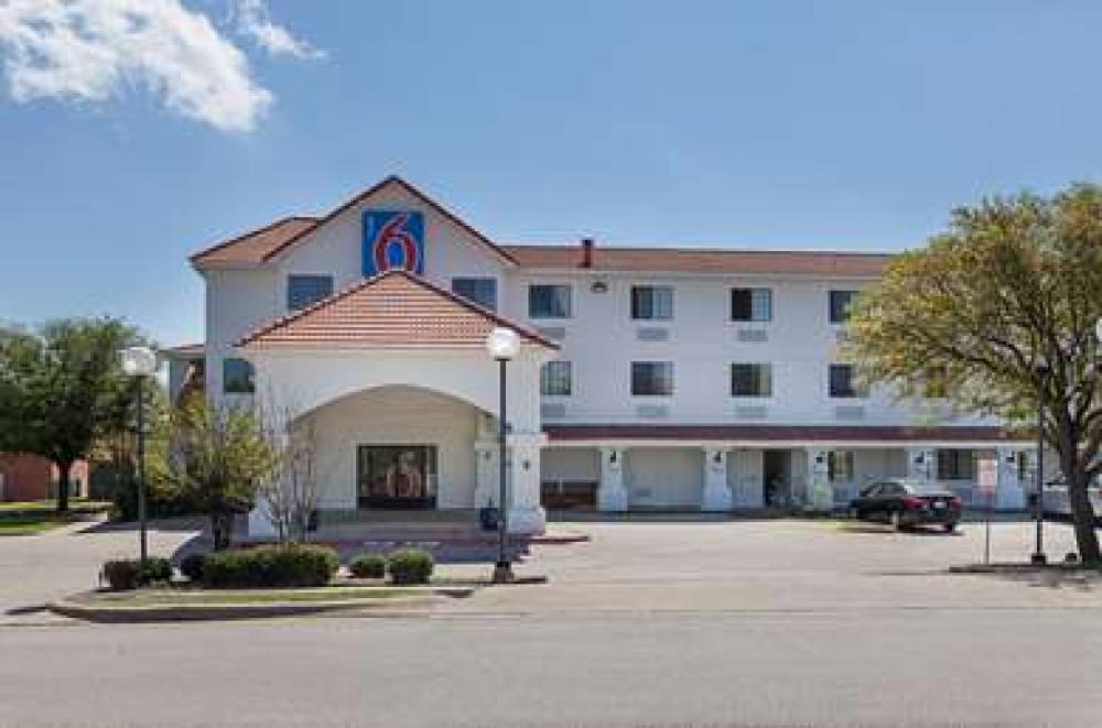 Motel 6 Bedford TX 3