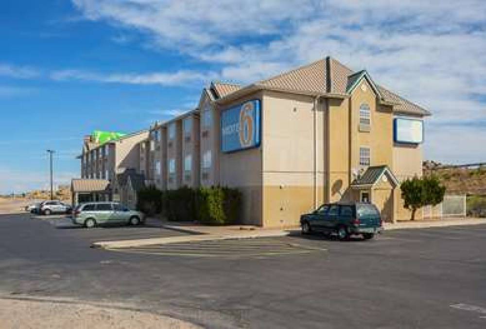 Motel 6 Bernalillo 2