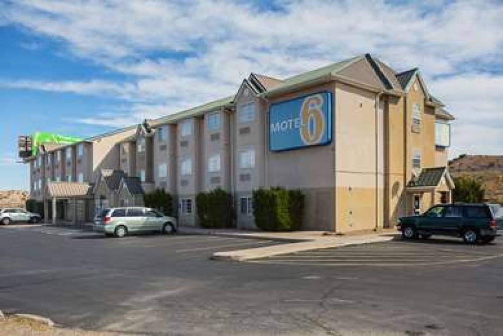 Motel 6 Bernalillo 3