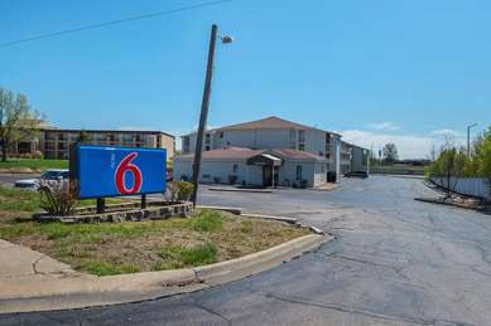 MOTEL 6 BLUE SPRINGS MO 2