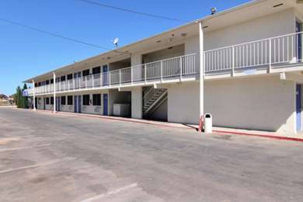 Motel 6 Carlsbad NM 3