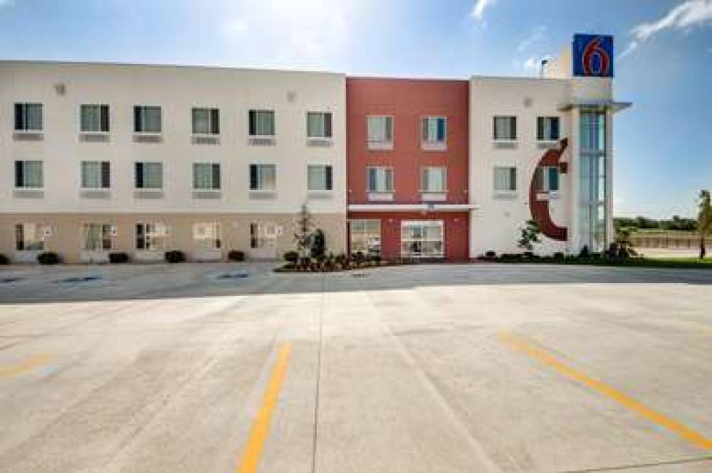 MOTEL 6 CATOOSA OK 4