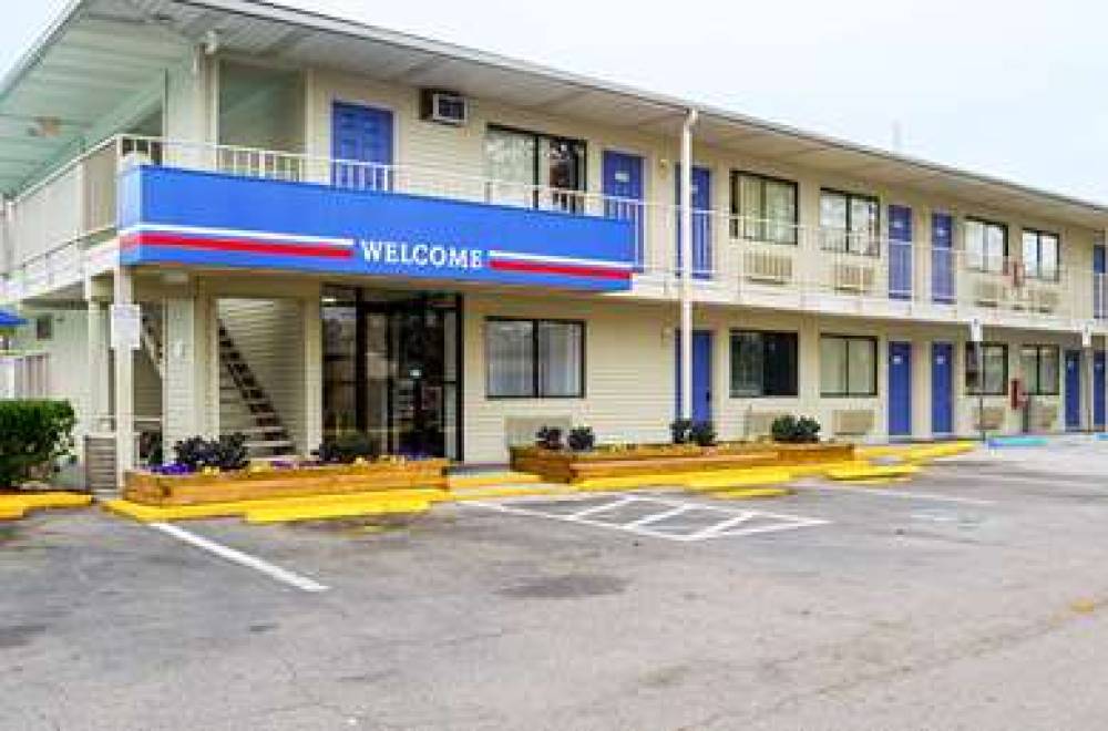 Motel 6 Charleston South 4