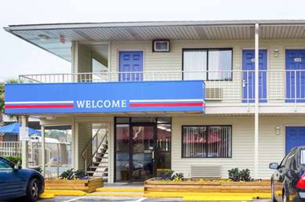 Motel 6 Charleston South 3