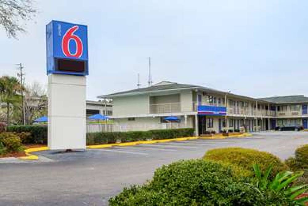 Motel 6 Charleston South 1