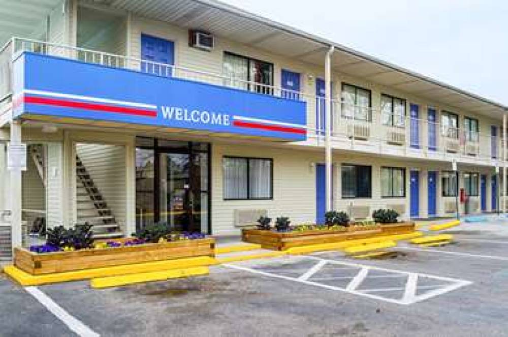 Motel 6 Charleston South 5