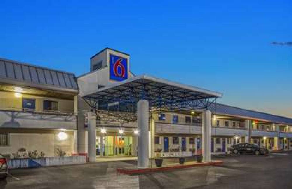 MOTEL 6 CLEVELAND-N. RIDGEVILLE 2