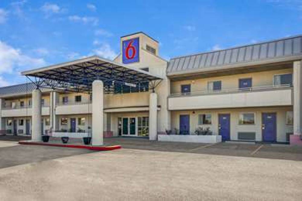 MOTEL 6 CLEVELAND-N. RIDGEVILLE 3