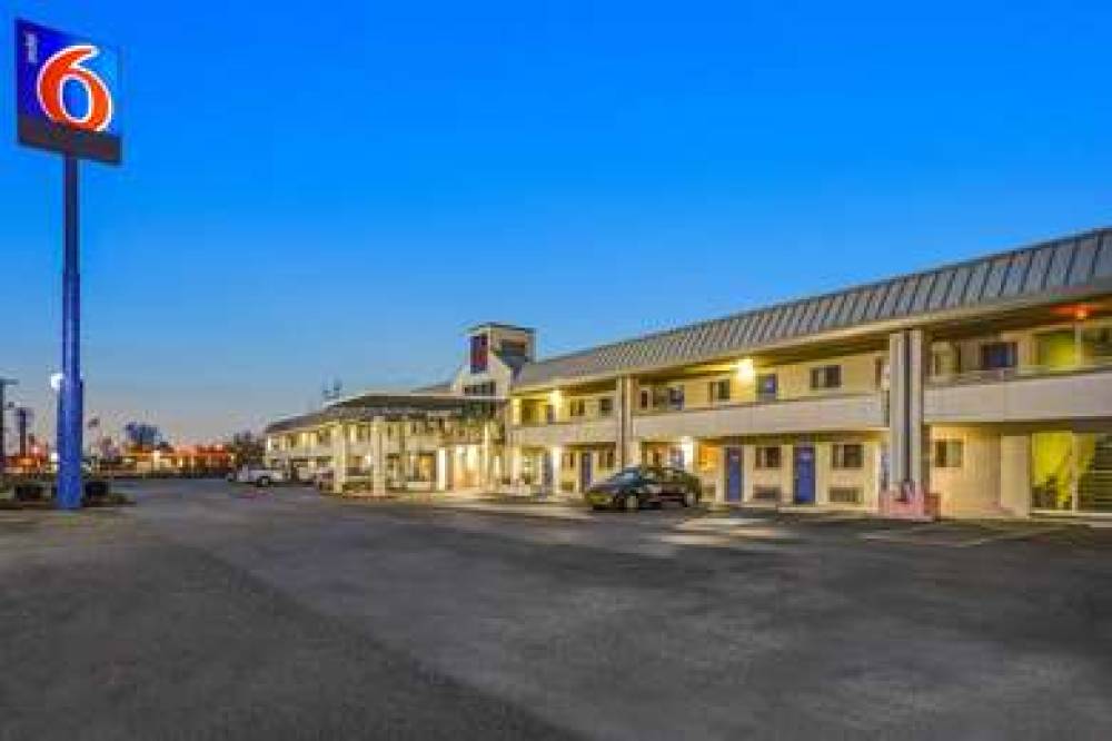 MOTEL 6 CLEVELAND-N. RIDGEVILLE 1