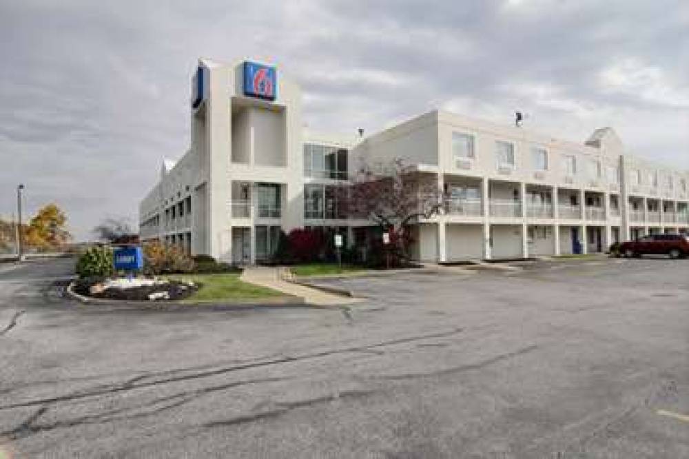 MOTEL 6 CLEVELAND-WILLOUGHBY 2