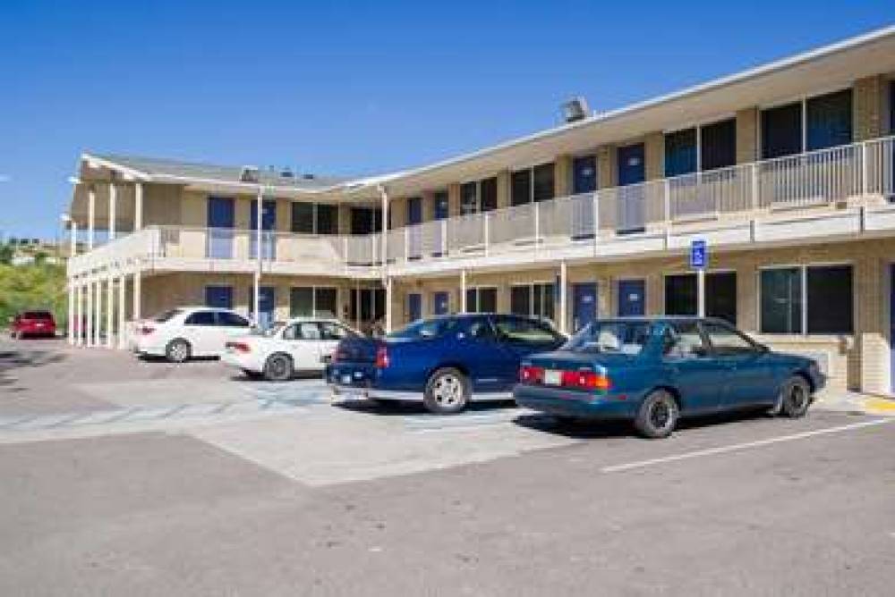 MOTEL 6 COLORADO SPRINGS 3