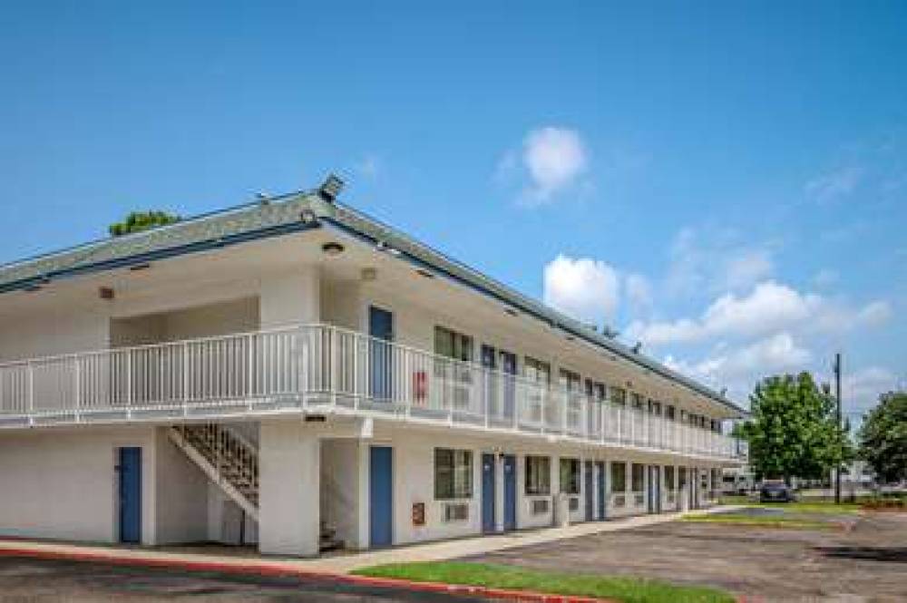 Motel 6 Conroe TX 3