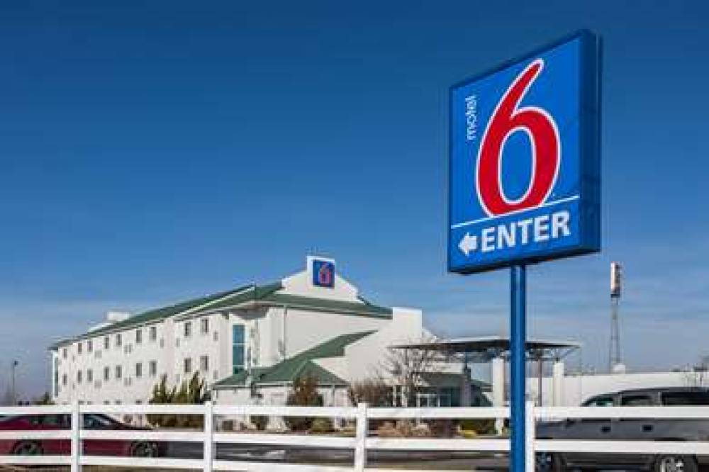 Motel 6 Dale 1