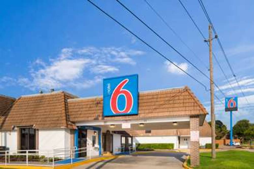 Motel 6 Dallas - Duncanville 1