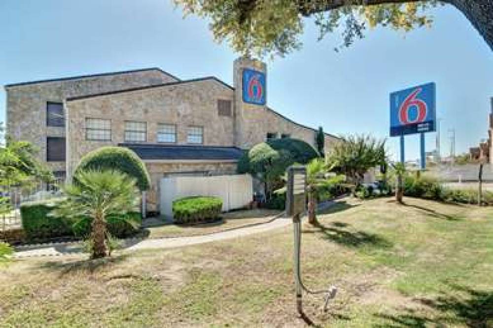 Motel 6 Dallas - Galleria 2