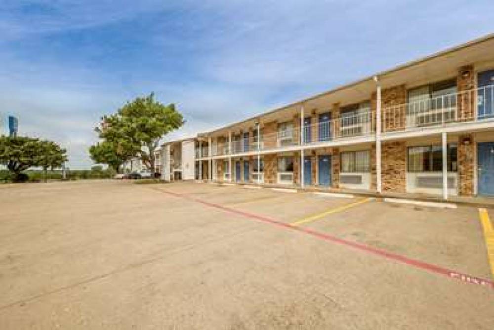 Motel 6 Dallas Red Oak