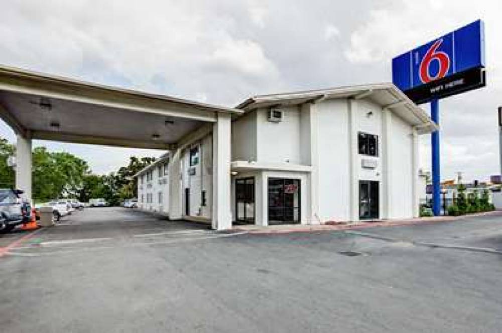 Motel 6 Dallas South