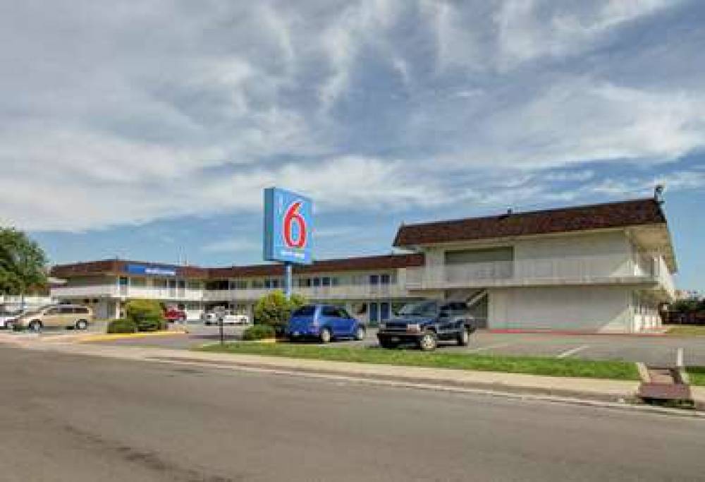 MOTEL 6 DENVER - AIRPORT 3