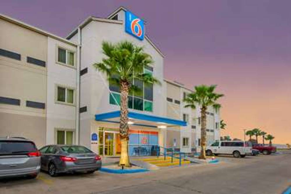 Motel 6 Eagle Pass Lakeside 2