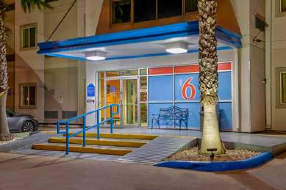 Motel 6 Eagle Pass Lakeside 1