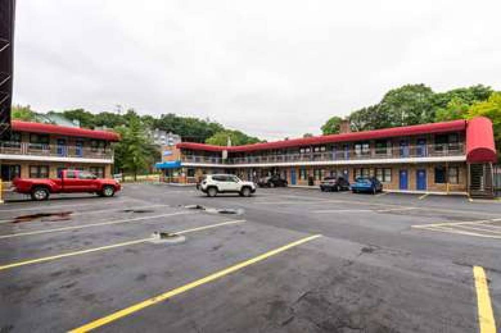 MOTEL 6 ELMSFORD, NY 4