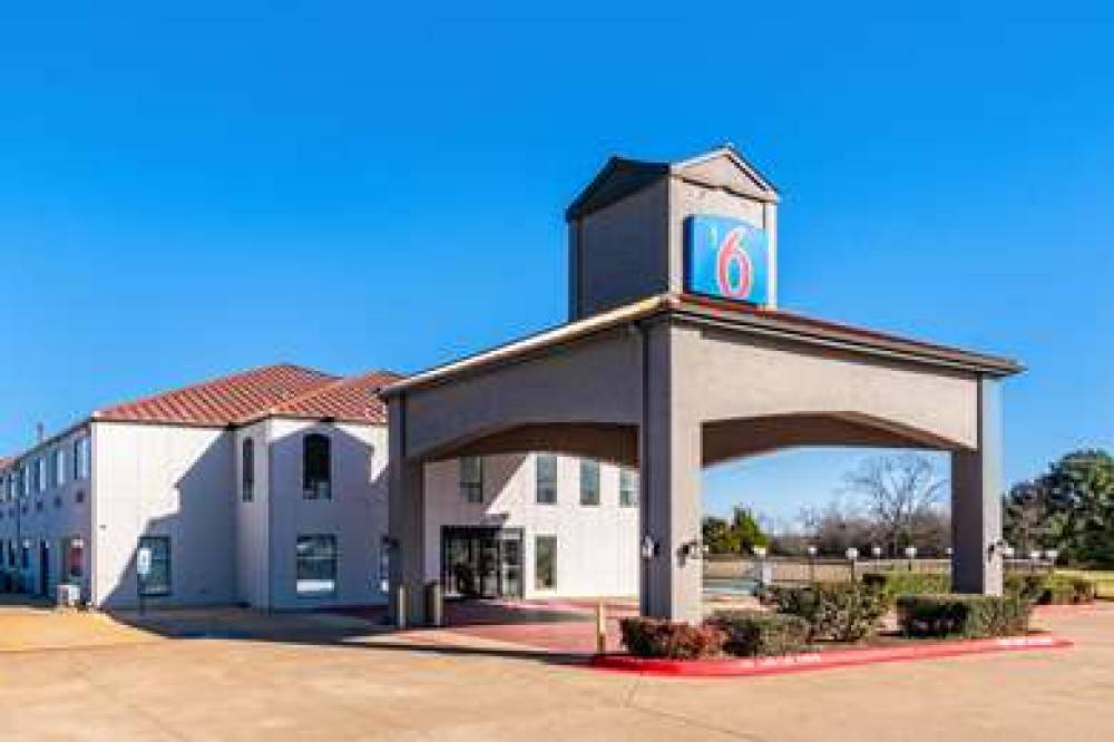 MOTEL 6 ENNIS TX 3