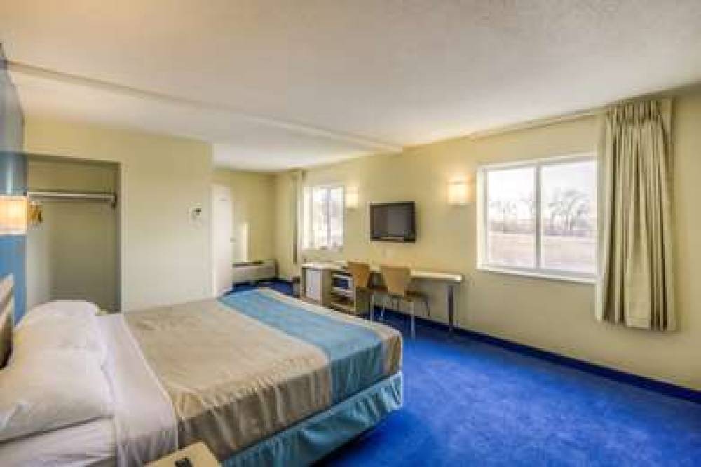 Motel 6 Estevan SK 6