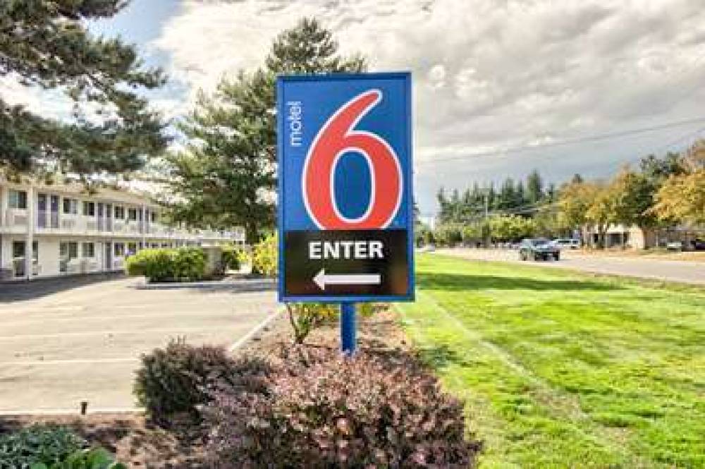 Motel 6 Everett North 1