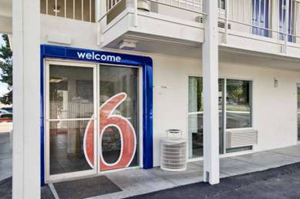 Motel 6 Everett North 3