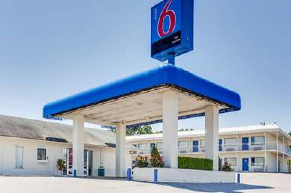 Motel 6 Fayetteville, AR 6