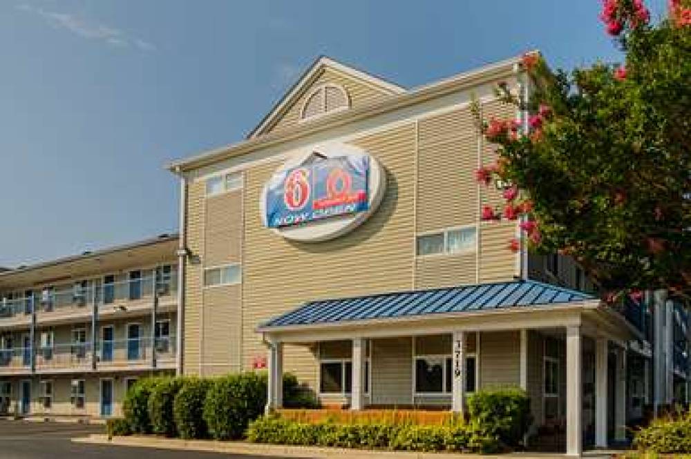 MOTEL 6 FAYETTEVILLE, NC 4