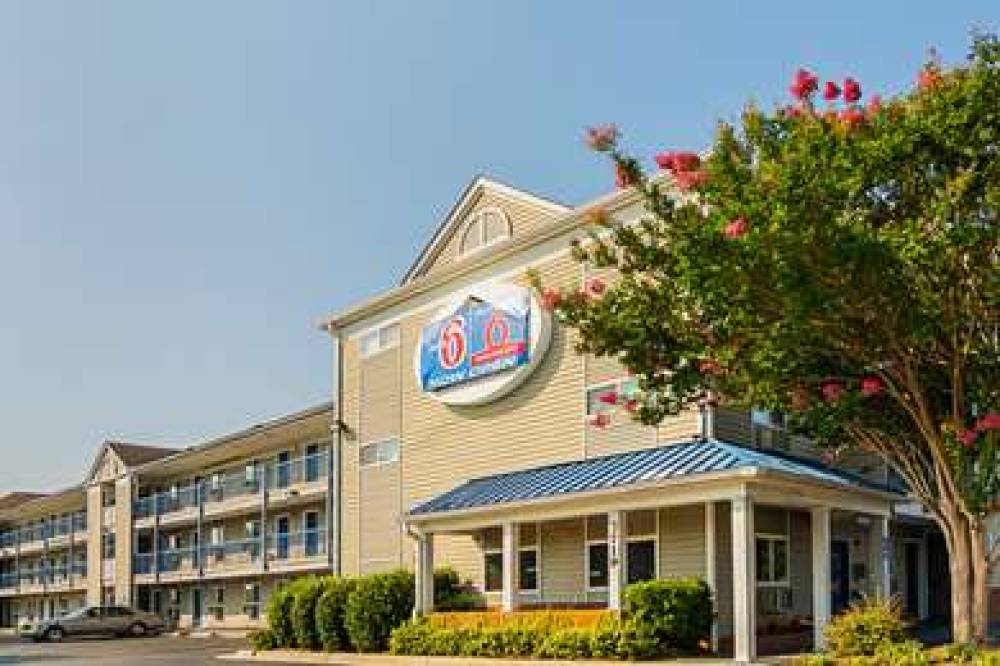 MOTEL 6 FAYETTEVILLE, NC 1