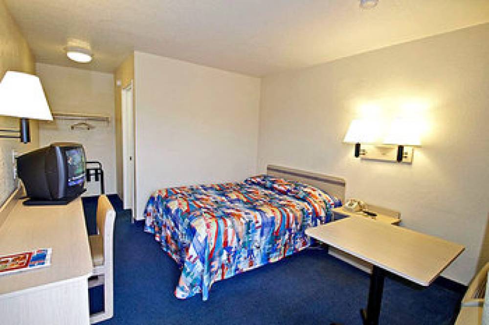 Motel 6 Fresno - Blackstone North 3