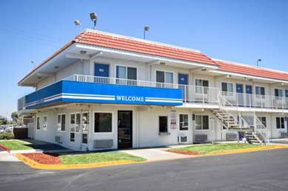 MOTEL 6 FRESNO-BLACKSTONE SOUTH 1