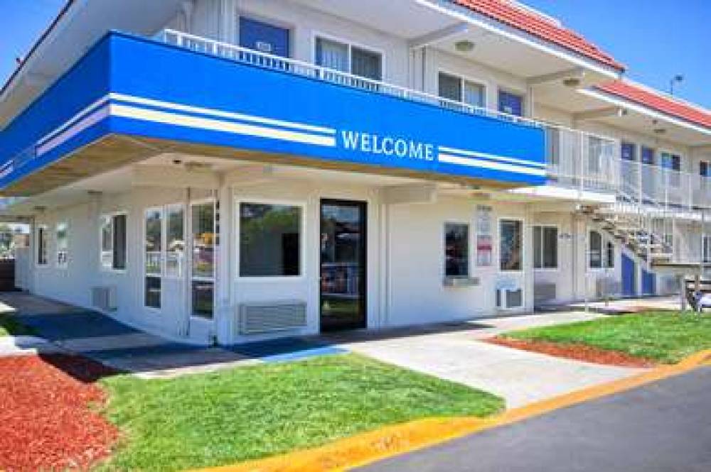 MOTEL 6 FRESNO-BLACKSTONE SOUTH 2