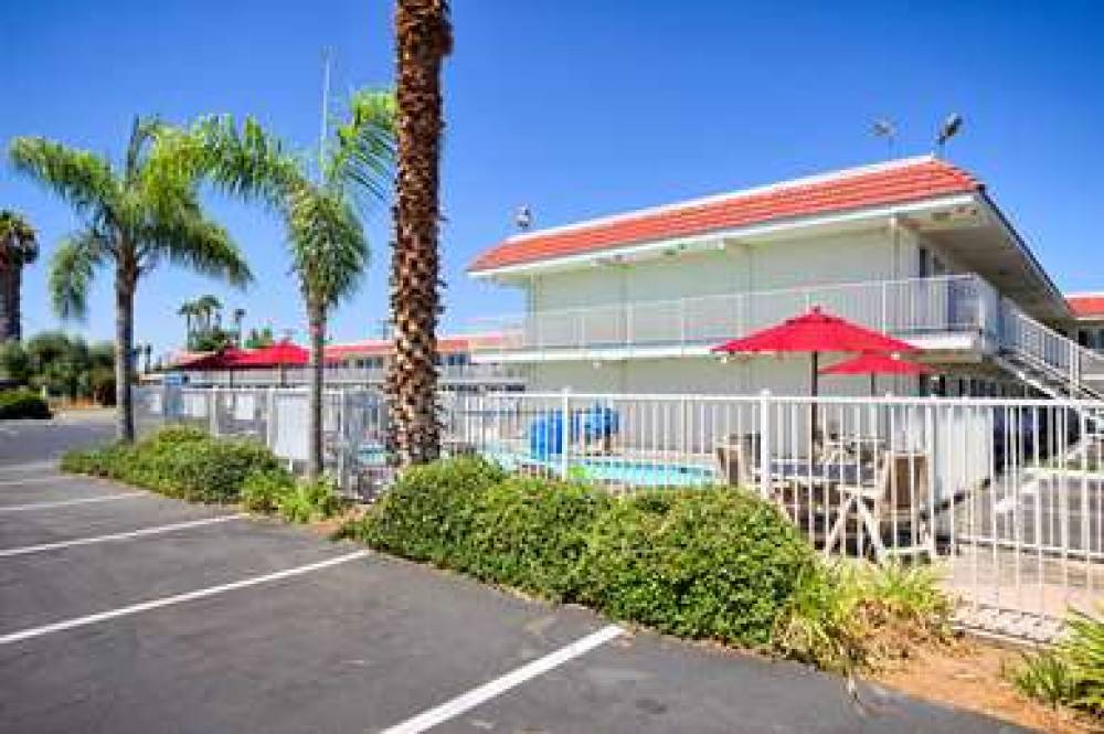 MOTEL 6 FRESNO-BLACKSTONE SOUTH 5